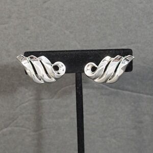 Trifari Silver Tone Swirl Ribbon Twist Clip On Earrings Shiny Statement Vintage